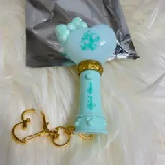 ミニー　シークレットペンライトキーチェーン　緑 ディズニーストア