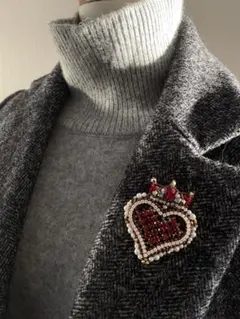 ハート型ビーズブローチ 王冠付き　新作