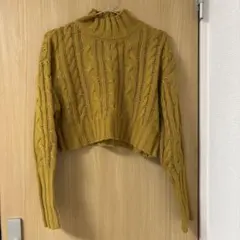 ケーブル編み マスタード クロップドセーター