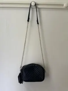 黒いキルティングショルダーバッグ