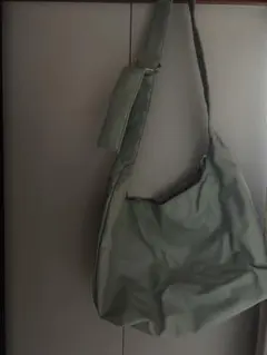オリーブグリーン ショルダーバッグ ナイロン