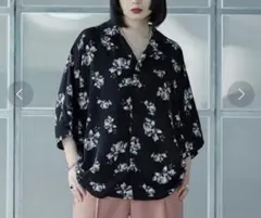 花柄 半袖 シャツ ブラウス 黒 fu_dueka:: エーカ - メルカリ