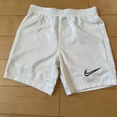 Nike ホワイト ショートパンツ 130〜140cm