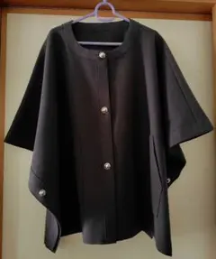 ボタン付きポンチョ