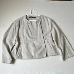 ノーカラーベージュジャケット