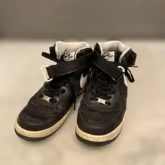 ブラック スニーカー