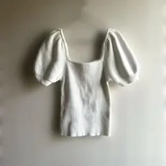 ホワイトリブ編みスクエアネックトップス