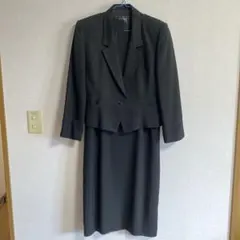 黒 ワンピーススーツ 長袖ジャケット付き