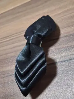 値下げ！バレッタ 黒いサテン三層リボンヘアアクセサリー