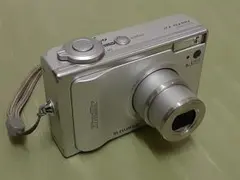 【美品・完動品】　FUJIFILM FinePix F10 シルバー　動作確認済 Amazon | FUJIFILM デジタルカメラ FinePix(ファインピックス