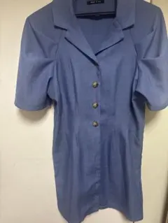 青いボタン付きシャツワンピース