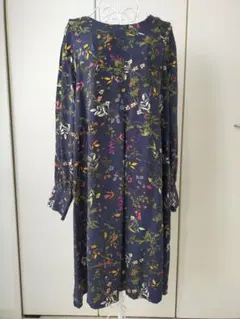 ネイビー花柄長袖ワンピース