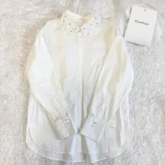 【リランドチュール】刺繍フラワーモチーフシャツ　ブラウス　ホワイト（新品未使用）のサムネイル