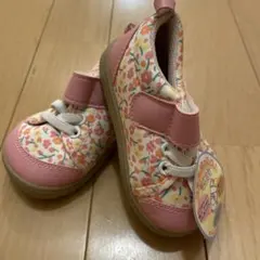 赤ちゃん用ピンク花柄シューズ