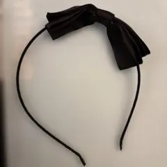 黒のリボン付きカチューシャ