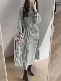 おしゃれな韓国風ミントグリーン　プリーツ　ロングワンピース