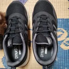 New Balance DYNASOFT スニーカー ブラック