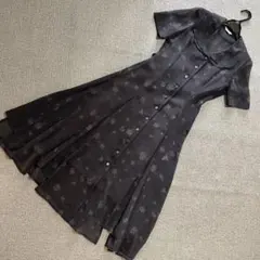 フェラガモ ワンピース 黒 綿刺繍 ノースリーブ 膝丈 羽織りにも