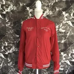 赤のナイロンジャケット 写真より鮮明な赤