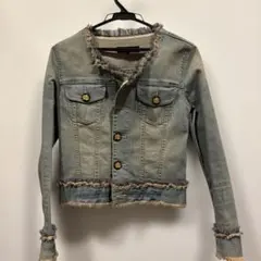 フリンジ付き淡いブルーデニムジャケット