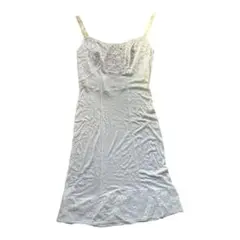 レース付きホワイトキャミソール