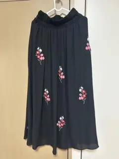 花柄刺繍 ロングスカート ブラックのサムネイル