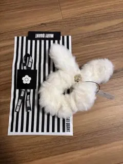 MARY QUANT ウサギ耳ファーシュシュ ホワイト