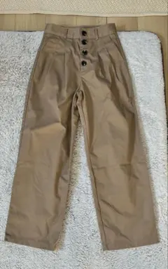 GU ベージュ チノパン ボタン付き