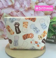 ファスナーポーチ　マチ付きポーチ 化粧ポーチ ♢猫の肉球柄♢