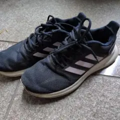 adidas スニーカー ブラックのサムネイル
