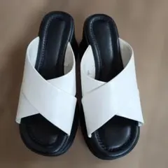 ホワイト クロスストラップ ウェッジサンダル