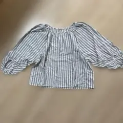 ストライプ柄　オフショルダーブラウス 袖刺繍 ブルー