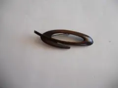 ブローチ ヴィンテージ 昭和レトロ 木彫 ブローチ です。