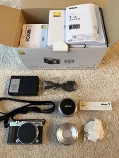 Nikon 1 J5 ミラーレス一眼 ダブルレンズキット SDカード付 シルバー