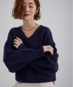 ユアーズ　ウールブレンドVネックニットプルオーバー