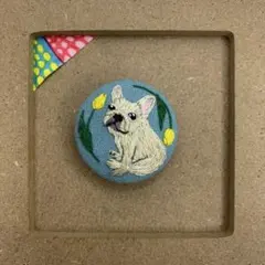 くるみボタン刺繍　フレンチブルドッグとチューリップ