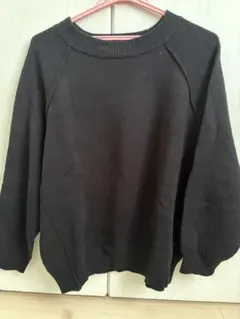 黒 ラグランスリーブ ニットセーター