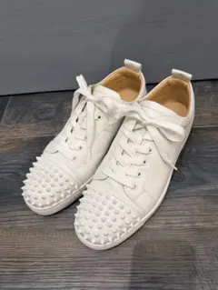 ルブタンのホワイトスタッズレザースニーカー