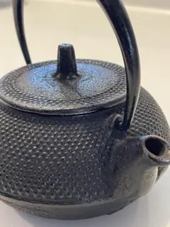 南部鉄器 鉄瓶 急須 アラレ模様 茶こし付 未使用保管品 南部鉄器 鉄瓶 急須 アラレ模様 茶こし付 未使用保管品 - メルカリ