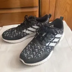 adidas ランニングシューズ ブラック/ホワイト