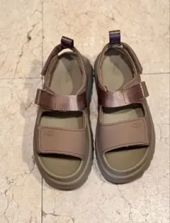 UGG GOLDENGLOW ゴールデングロウ　厚底サンダル (BRWN)