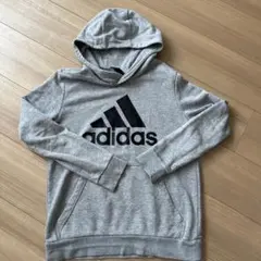 adidas グレー フード付きパーカー