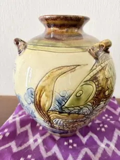 琉球 沖縄 壺屋焼 【故】新垣勲作 赤絵の鳥 魚紋 やちむん ヤチムン 線