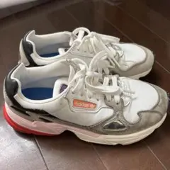 adidas スニーカー ホワイト グレー