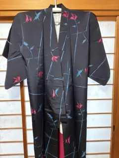 絹の花柄着物 黒地 赤青