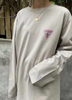 別注　GUESS ロングスリーブTシャツ　長袖カットソー　ロンT グレージュのサムネイル