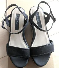 NUOVO ブラックウェッジサンダル