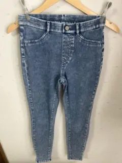 Item thumbnail for item 2fd9a070-0f22-42dc-9477-886602a6f7de