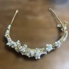 パール風の花モチーフのティアラ