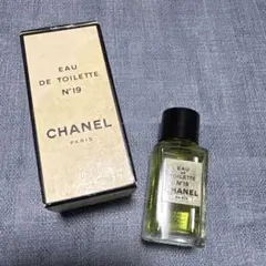 シャネル　CHANEL Eau de Toilette N°19 香水